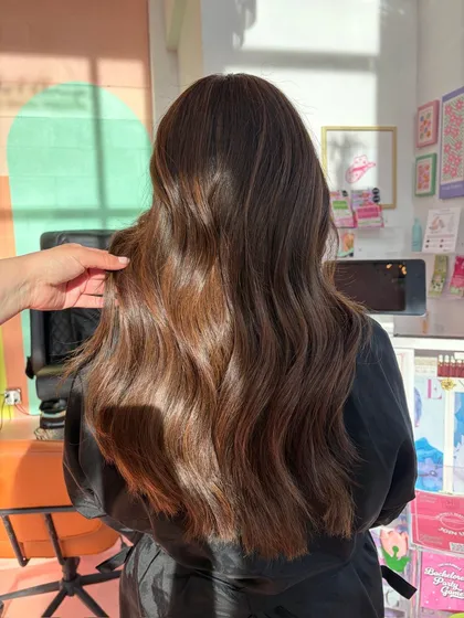 Long glossy brunette waves in the salon